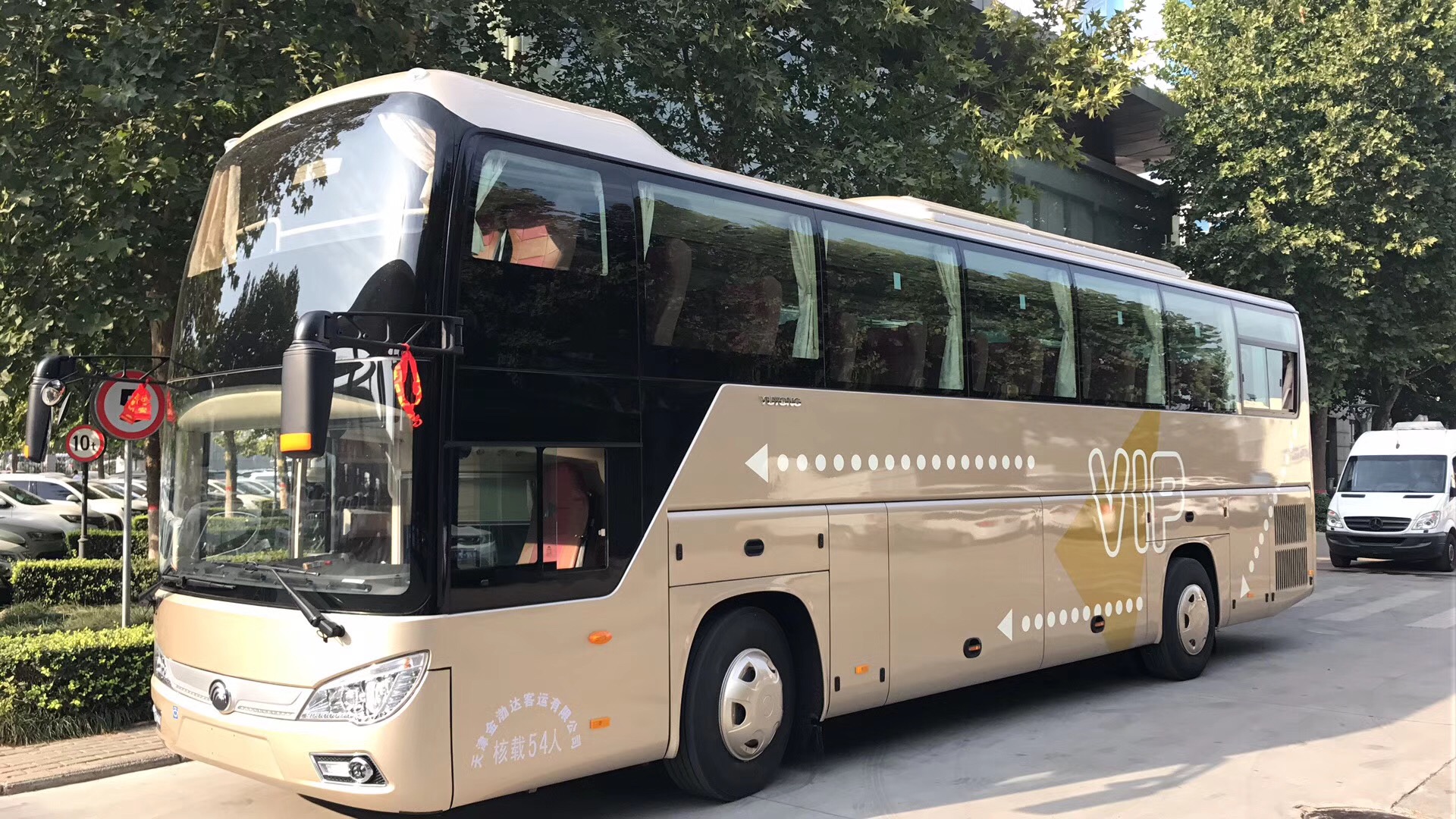 青島會議租大巴車價格