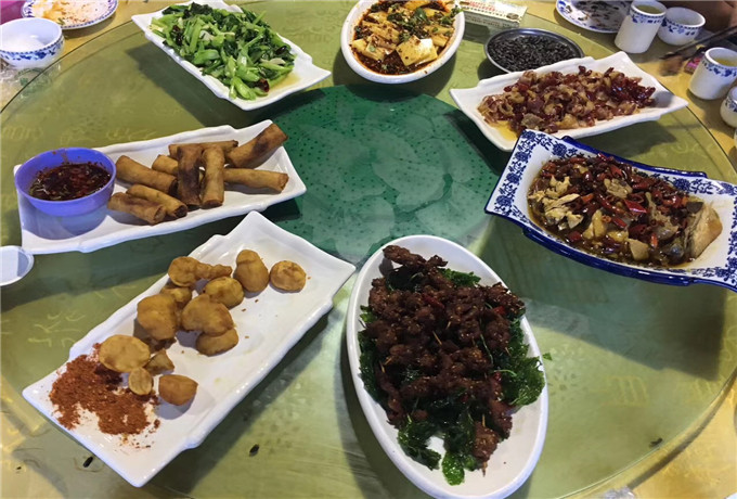青島會(huì)議會(huì)場(chǎng) 設(shè)備齊全服務(wù)周到 青島會(huì)議會(huì)場(chǎng) 設(shè)備齊全服務(wù)周到